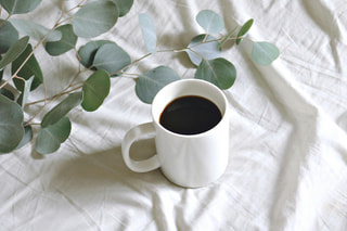 カフェインとコーヒー: エネルギーを与えるモーニングルーチンの秘密